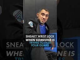 Sneaky wrist lock when someone’s trying to pass your guard ⚔️