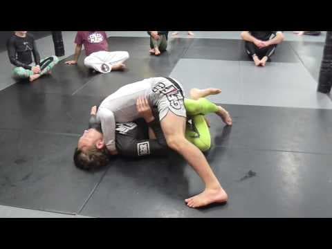 Passing Reverse De La Riva (Lachlan Giles)