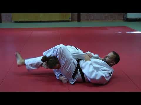 Ude Hishigi Sankaku Gatame
