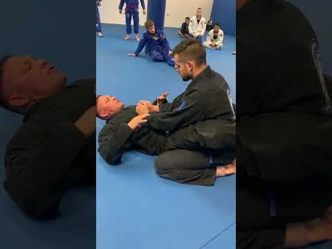 "Triangle Trap Mastery: Professor Mar Cerrone's Guard Technique Breakdown" #brazilianjiujitsu #mma