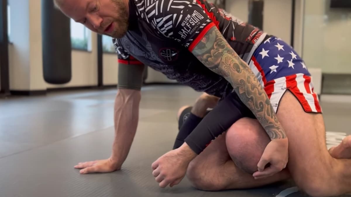 mounted-triangle-choke_1.jpg