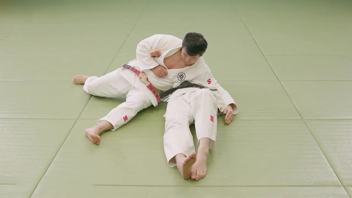ushiro-kesa-gatame_1.png